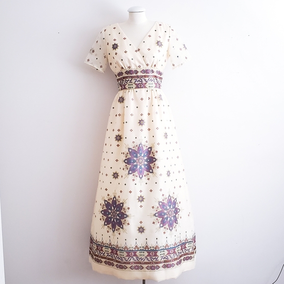 Boho Vintage Alfred Shaheen Mandala Dress - Picture 4 of 9